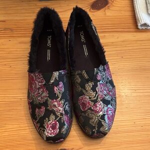 TOMS Women's Black Floral Loafers